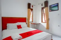 RedDoorz Near Alun Alun Wonosobo 2