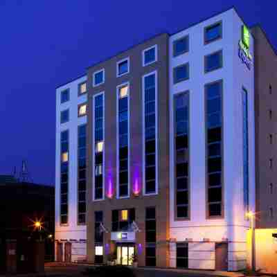 Holiday Inn Express London - Watford Junction Hotel Exterior