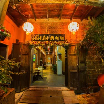 Baan Are Gong Riverside Homestay Отели рядом с достопримечательностью «Железнодорожная станция Аютхаи»