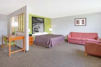 Super 8 by Wyndham South Boston VA