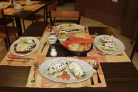 Hotel Napoles - พร้อมอาหารเช้า