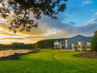 Life Northwest RV Sites and Lodging Hotel a Harrisburg