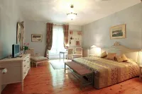 Château de la Prade - Bed and Breakfasts