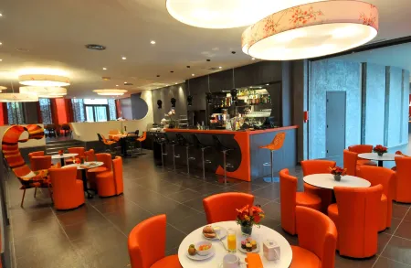 B&B HOME Lyon Centre Berthelot Отели рядом с достопримечательностью «Flower Tree»