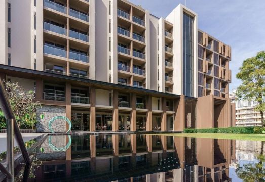 피프쓰 좀티엔 파타야의 깔끔한 객실 인테리어