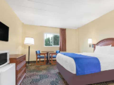 Travelodge by Wyndham Lima Oh Hotels in Lima