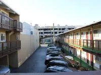 Lombard Plaza Motel - Parkering