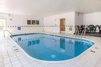 Comfort Inn Muscatine Near Hwy 61 - piscina