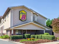 سوبر 8 باي ويندام شارلوت/أميوزمينت بارك أريا فنادق في 