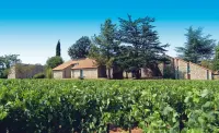 Terres de France - Domaine des Vans Hôtels à : Banne