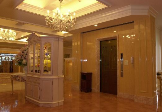 2. 호텔 파인 가든..