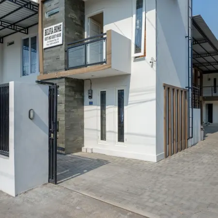 RedDoorz Plus Syariah Near Stasiun Tegal 2