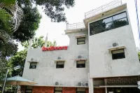 RedDoorz Near Trans Studio Mall Cibubur 3