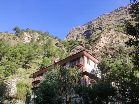 Devat Farm Cottages Tirthan Gushaini