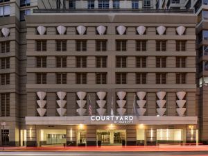 Courtyard by Marriott Chicago Downtown/River North