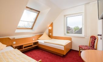 a room with two beds , one on top of the other , and a red carpeted floor at Hotel zur Post