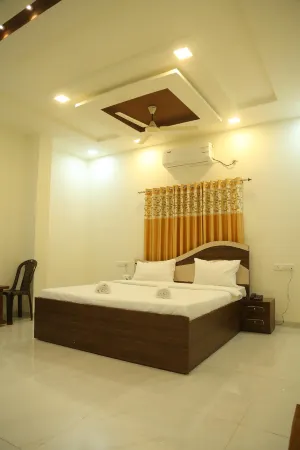 Hotel New Rudrakash Отели рядом с достопримечательностью «RTO Karad»