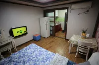 Namhae Enmorae Pension Hotels near Namhae German Village