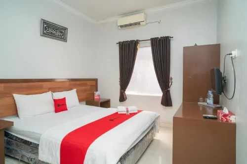 RedDoorz Syariah Near Tugu Dodol Kandangan