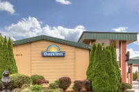 Days Inn by Wyndham Black Bear - parking