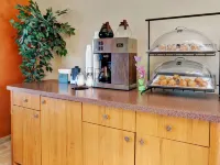 Knights Inn Sterling Heights Hotels in Macomb County