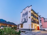 Qiandao Lake Yunxi mountain home Hotel di Rafting Leisure Resort