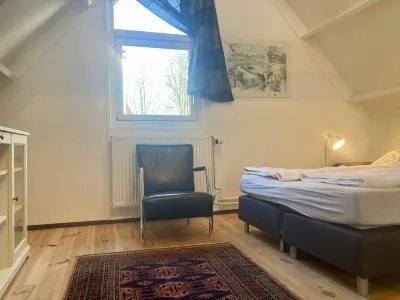 Holiday Home (8 Persons) with Sauna at the Lauwerslake Near Wadden Sea