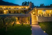 Is Molas Resort - Airport Shuttle