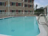 Country Inn & Suites by Radisson, Lake George Queensbury, NY - Pools