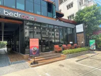 The Bedrooms Maeklong Service Apartment