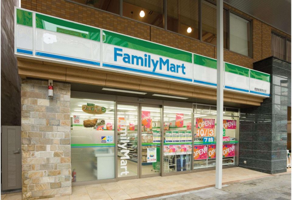 다이와 로이넷 호텔 기후 로비