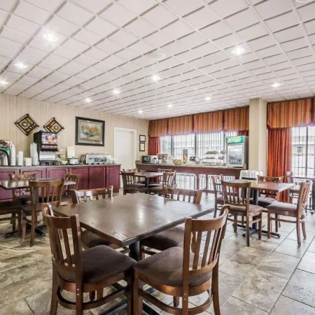 Quality Inn of Paris, TN