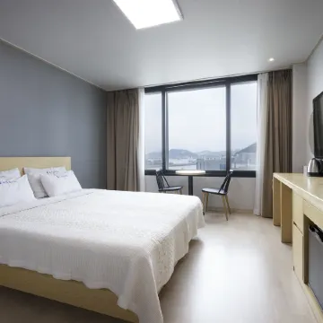 Busan Yeongdo Beach Отели рядом с достопримечательностью «Храм Посонса»