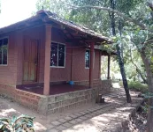 Paradise Holiday Cottage Hotel dekat Kudle Beach