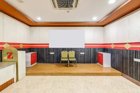 Hotel Z Square Отели в г. Мормугао