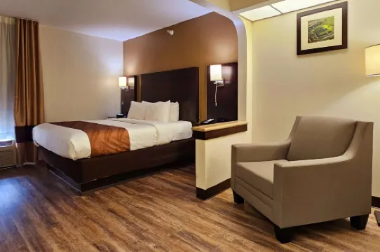 Quality Inn & Suites Near St Louis and I-255