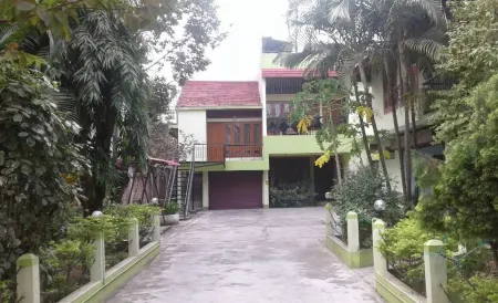 Tusti Greens Guest House,Guwahati Отели рядом с достопримечательностью «Phoneix»