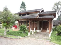 Villa Kota Bunga Mawar Hotels in Sukaresmi