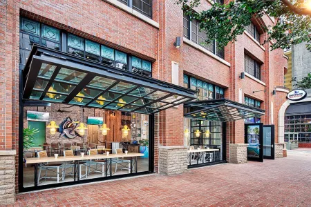 Margaritaville Hotel San Diego Gaslamp Quarter Отели рядом с достопримечательностью «Ботаникал Билдинг»