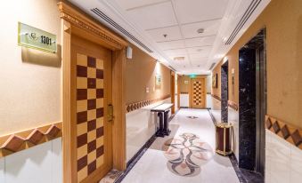 Crystal Plaza Hotel