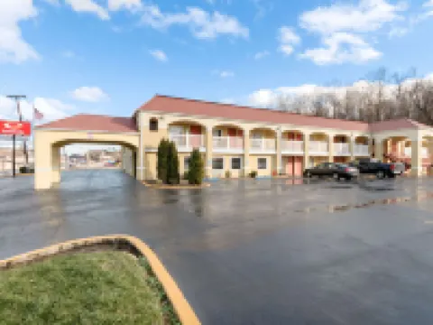 Econo Lodge Huntington - Barboursville University Area Hotels in Cabell County