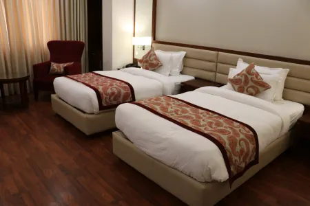 Hotel MJ Grand Inn Отели рядом с достопримечательностью «Dehradun Railway Station»