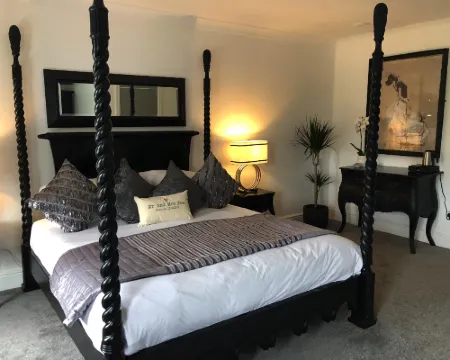 Black Horse Hotels in Baston