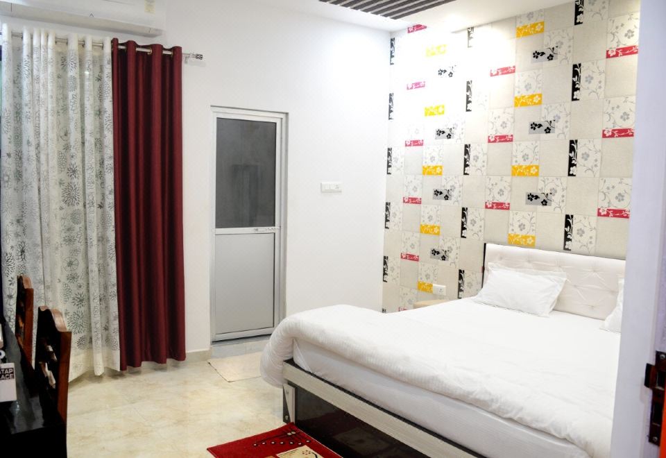 Hotel Pratap Palace - Housity