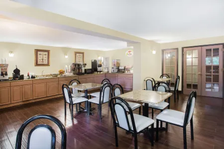 Super 8 by Wyndham Oxford