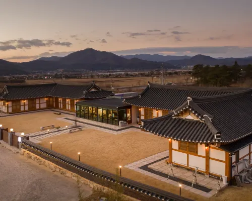 Gyeongju Wonhwaru Hotels near Baedong Standing Stone Buddhas
