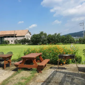 Iksan Haneulsup Pension Hotel berhampiran Kuil Sajaam