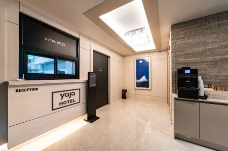 Yeongcheon Yaja Yeongcheon Central Store Отели рядом с достопримечательностью «Auno Feliz Glamping»