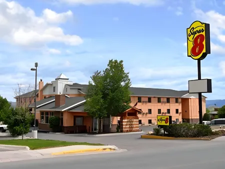 Super 8 by Wyndham Helena Отели в г. Кланси