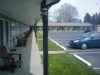 Lake Erie Lodge - parking